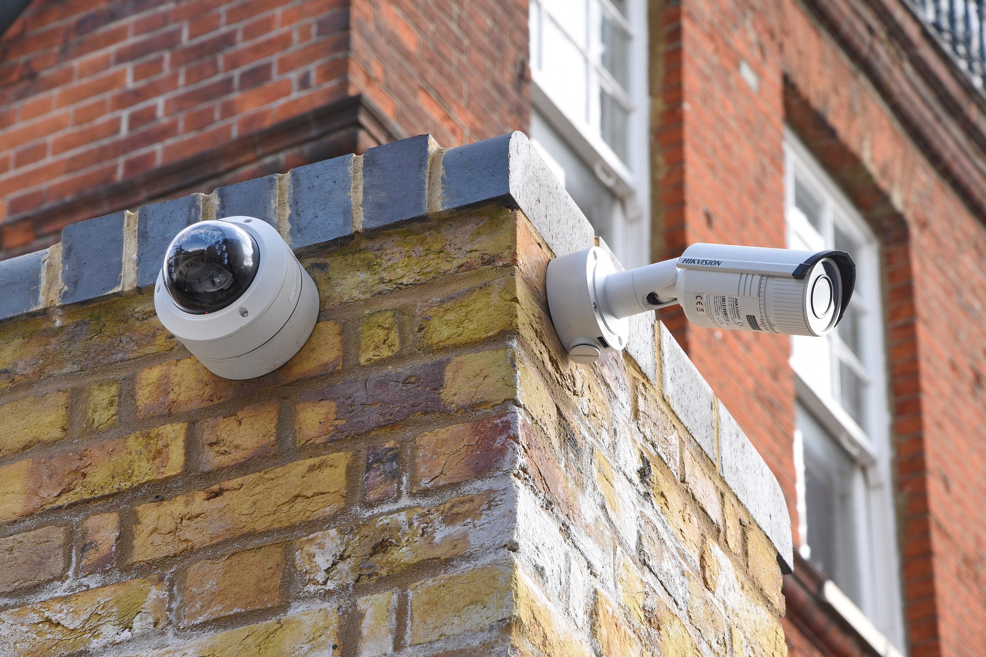 cctv-2846083_1920